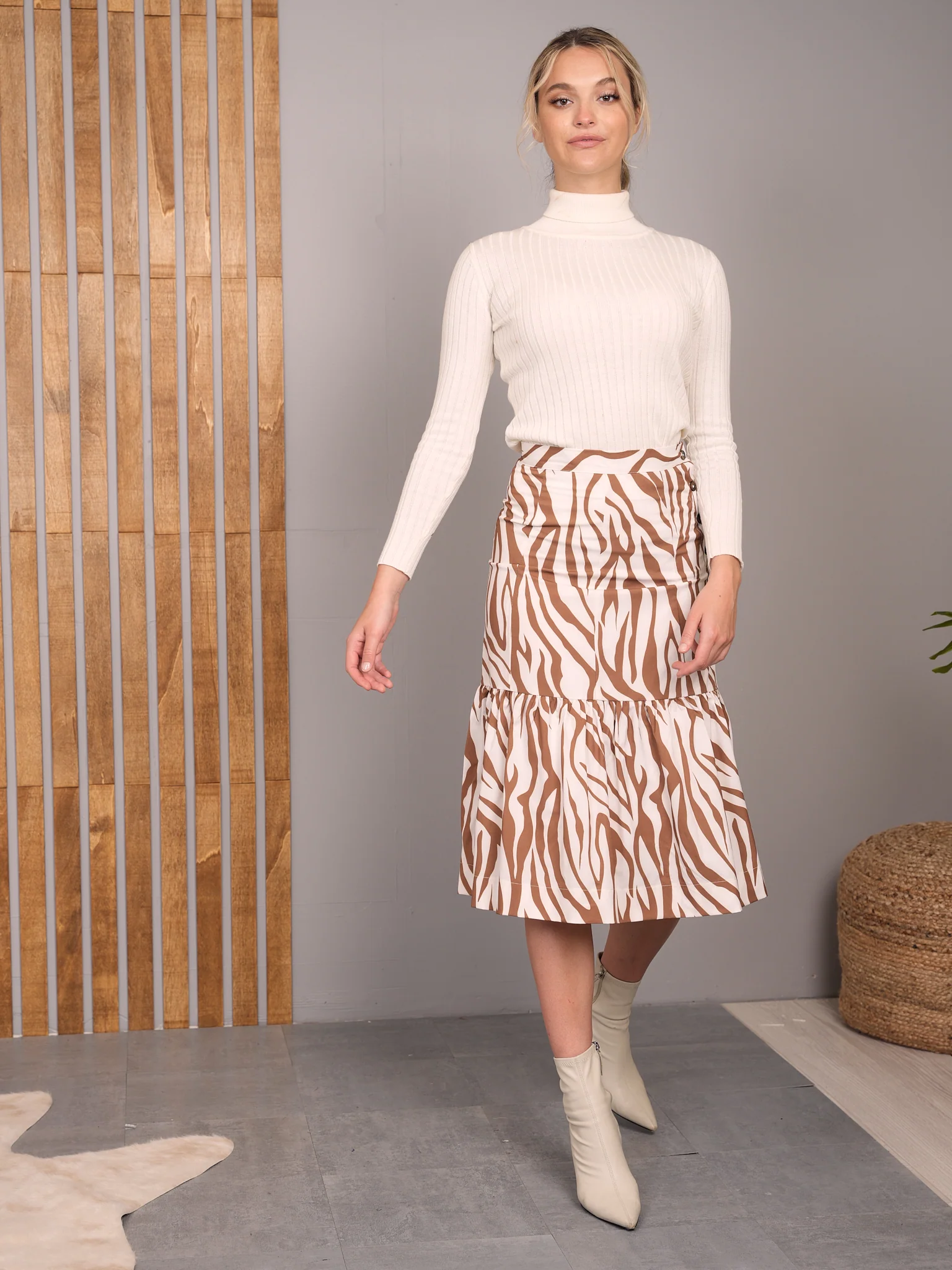 Basic Knit Turtleneck - Image 3