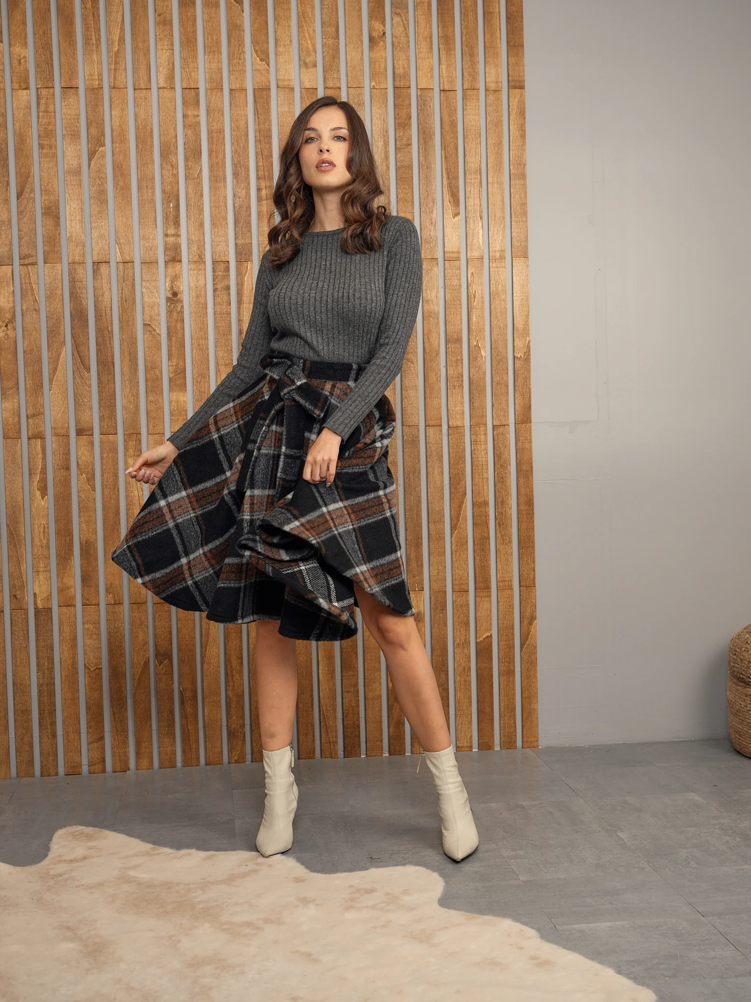Plaid Skirt With Bow - Image 3
