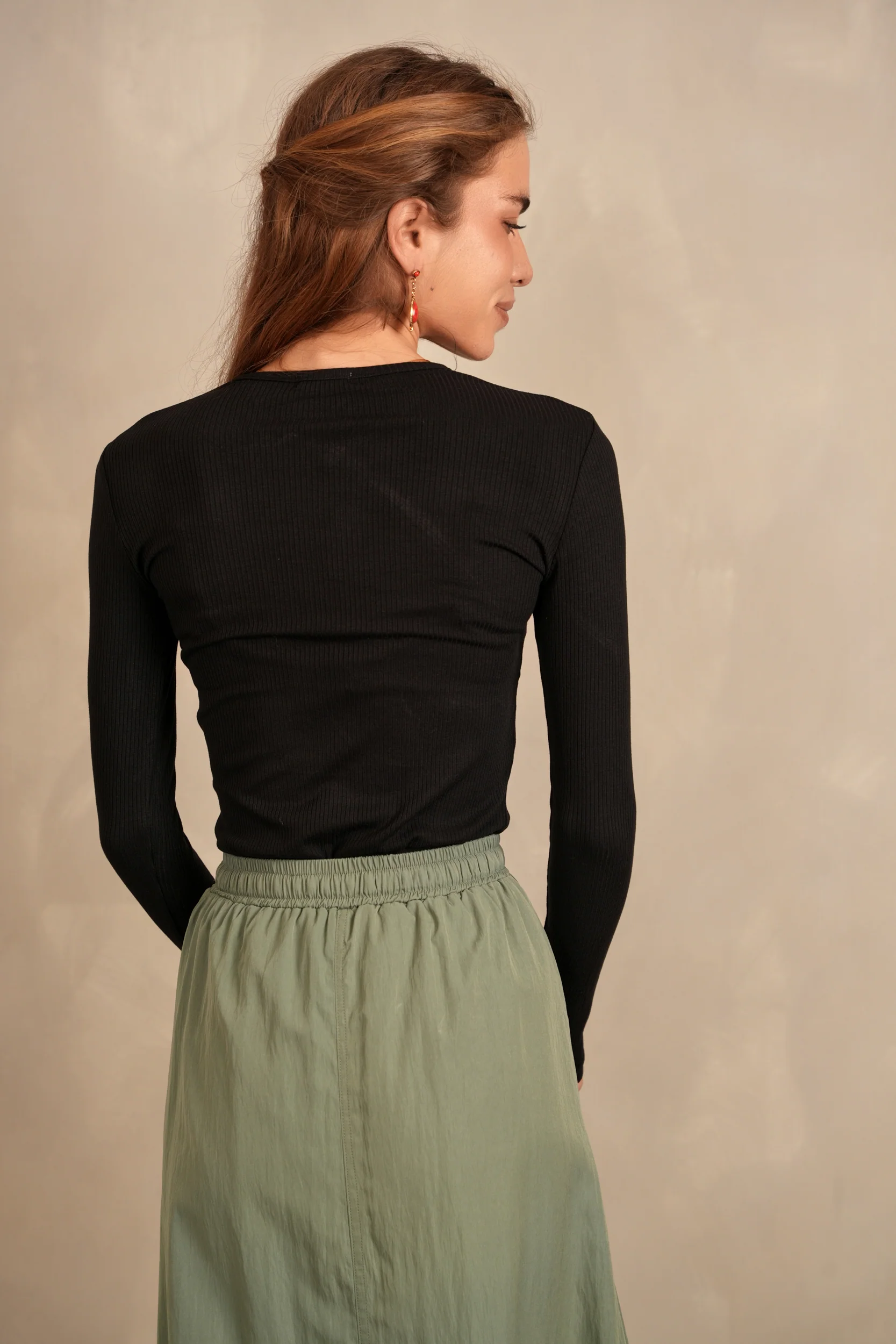 Soft Rib V tee - Image 18