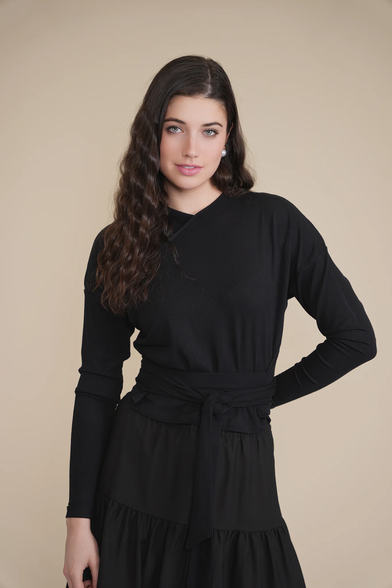 Soft Rib Tie V Tee - Image 16