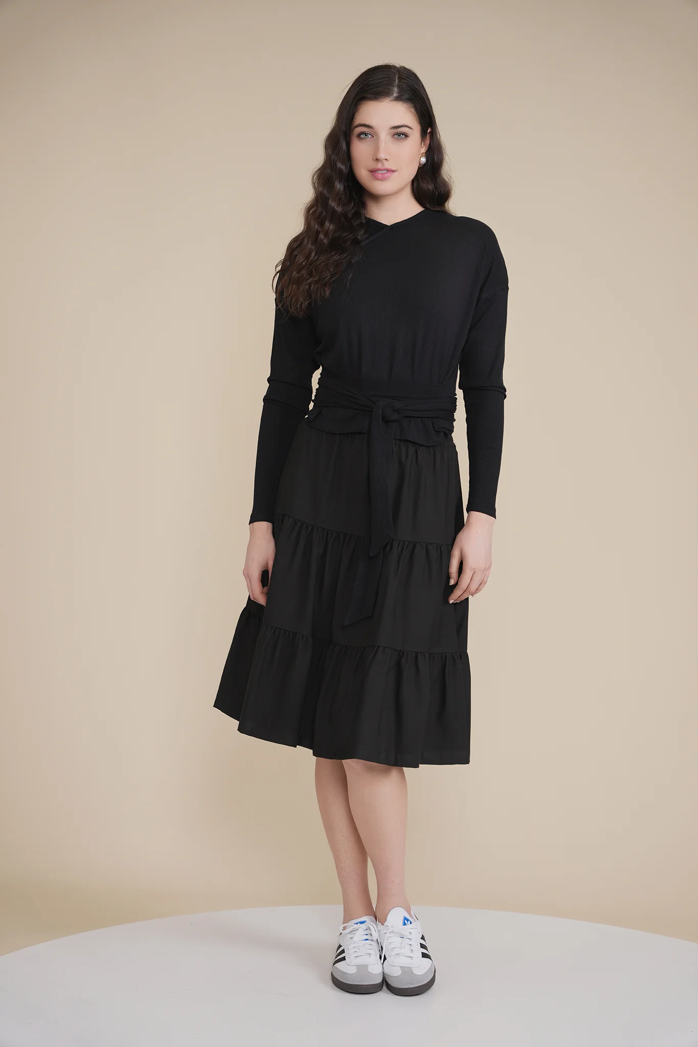 Soft Rib Tie V Tee - Image 17