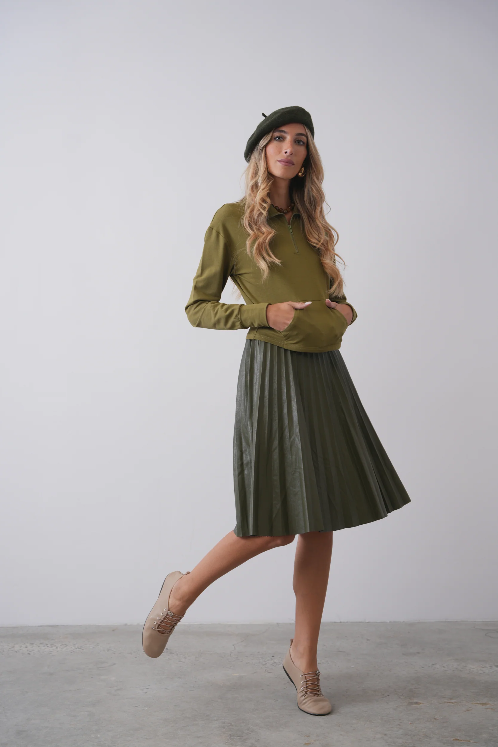 Crop Collared Sweatshirt - Image 12