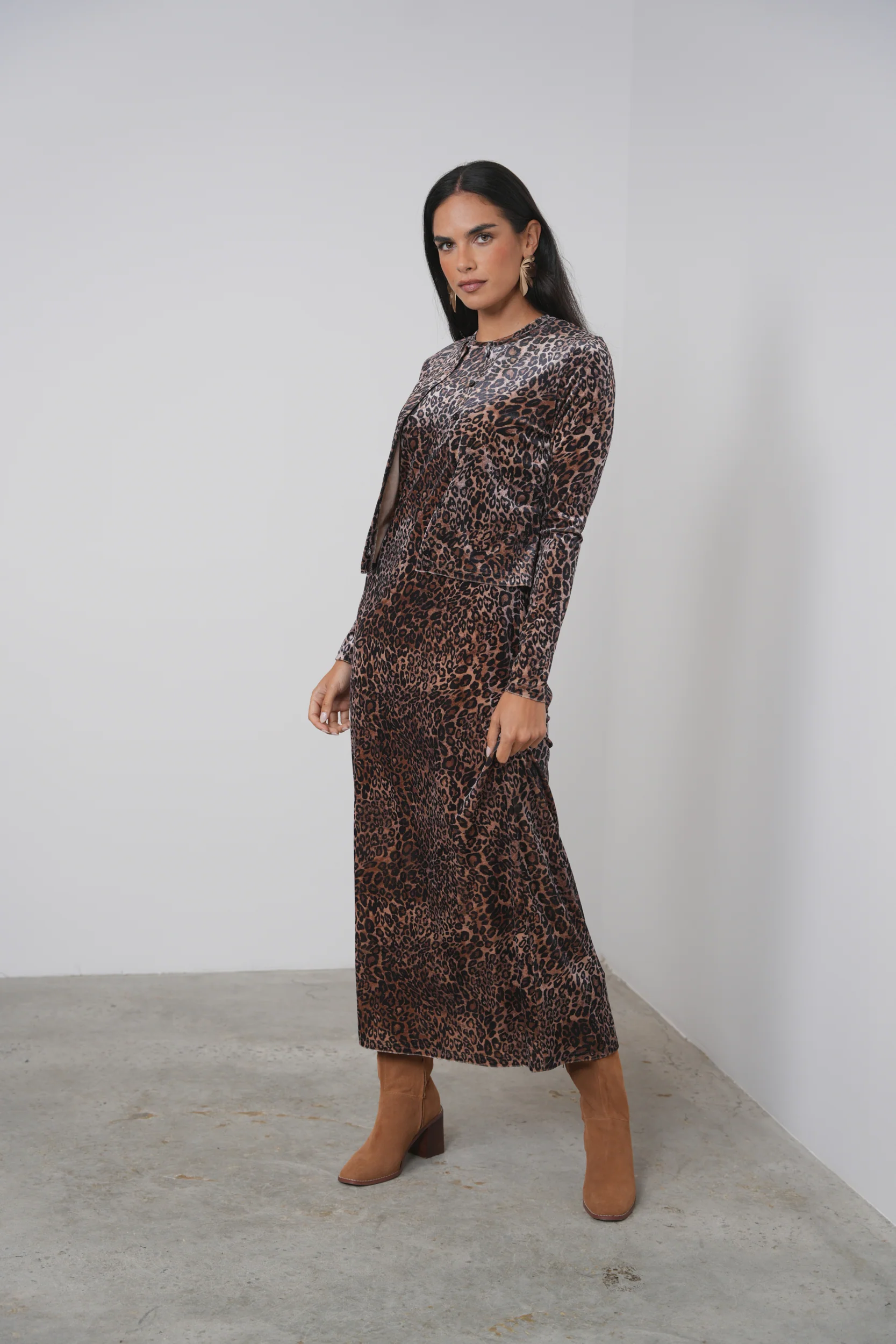 Velour Crop Cardigan - Image 17
