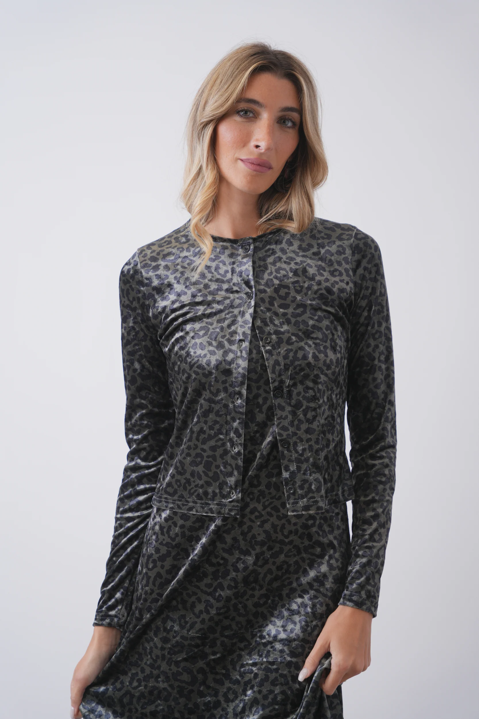 Velour Crop Cardigan - Image 3