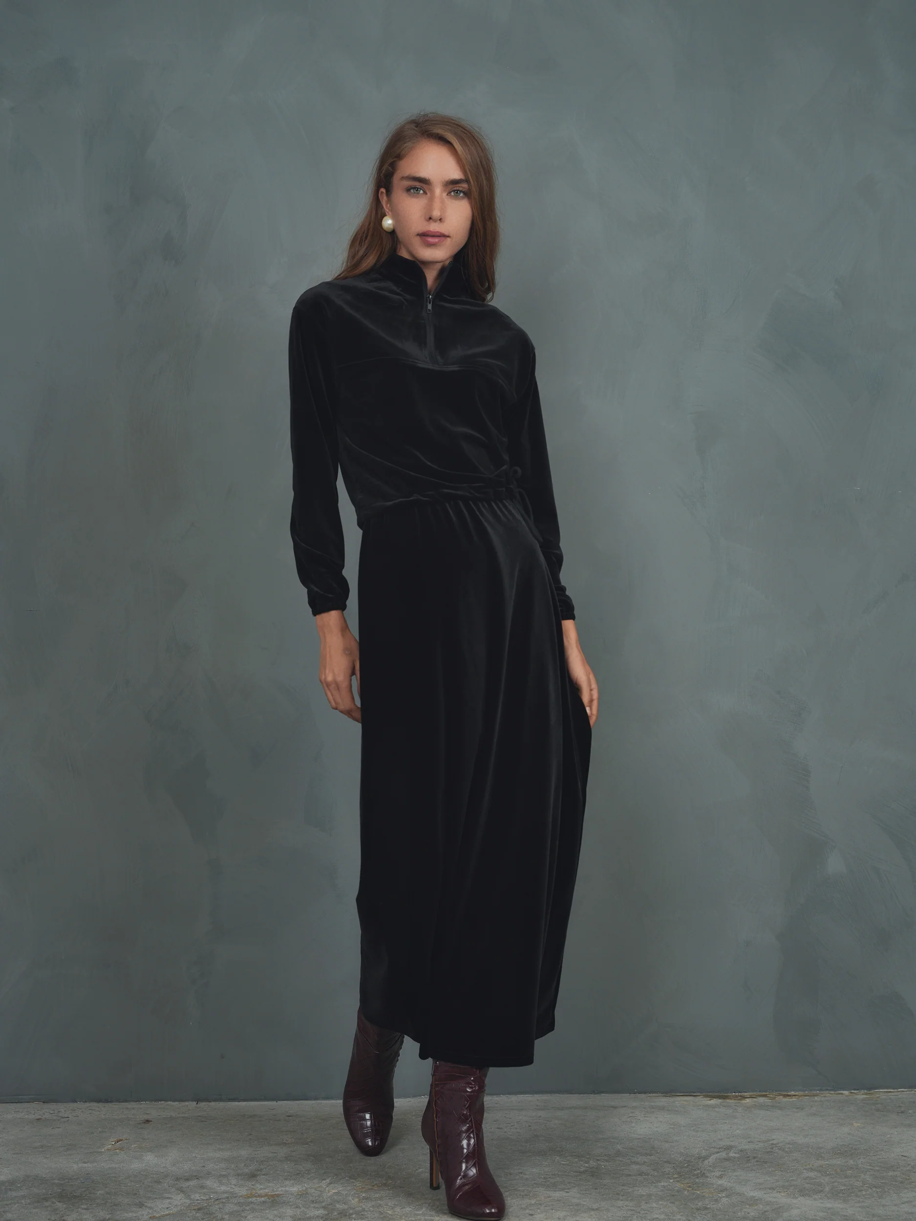 Velour Half Zip Sweatshirt - Image 10