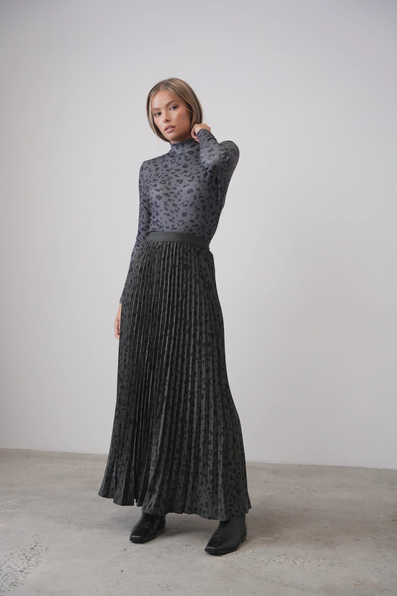 Mock Neck Print Top - Image 7