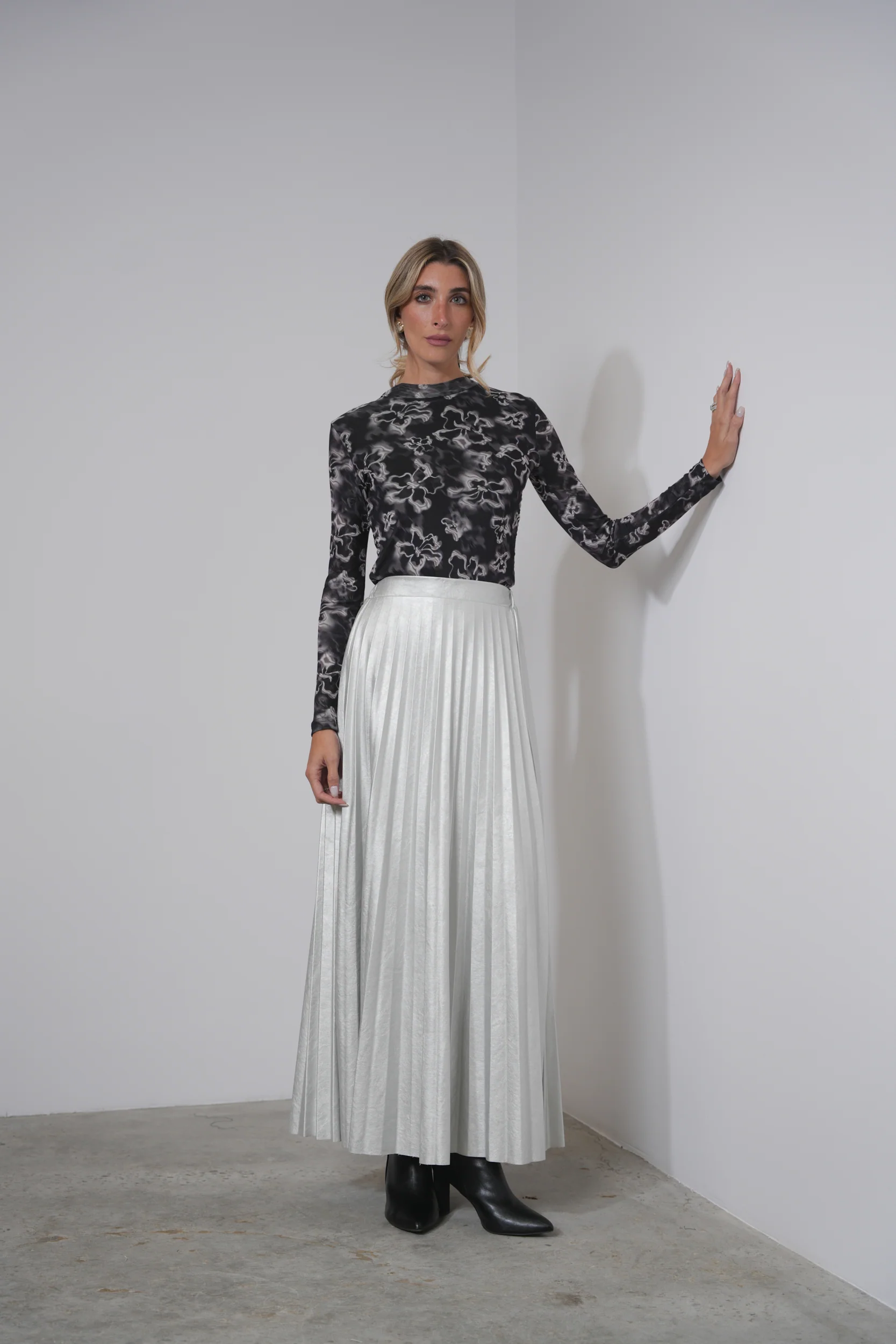 Maxi Leather Pleated Skirt - Image 8