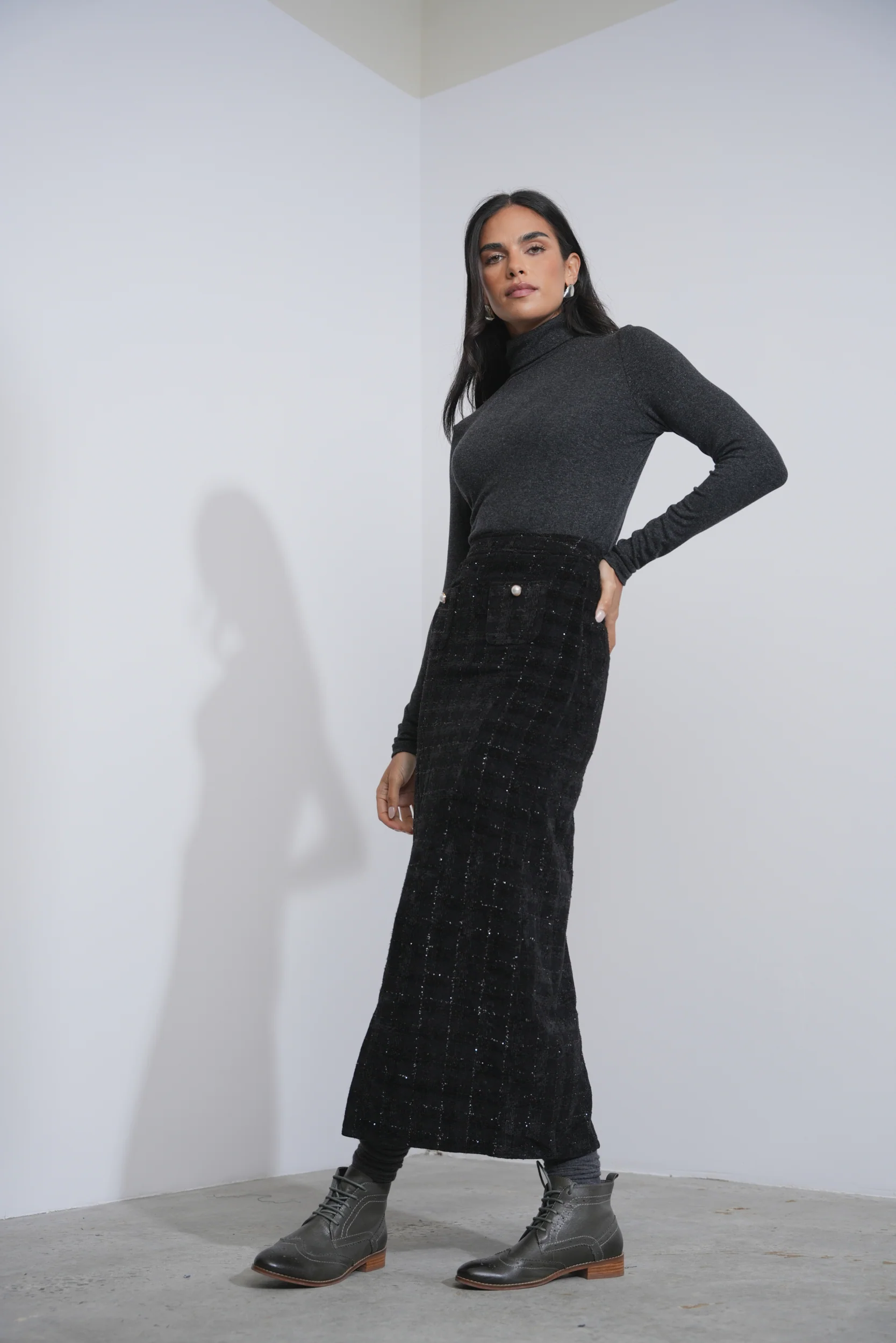 Tweed Skirt With Slit - Image 18