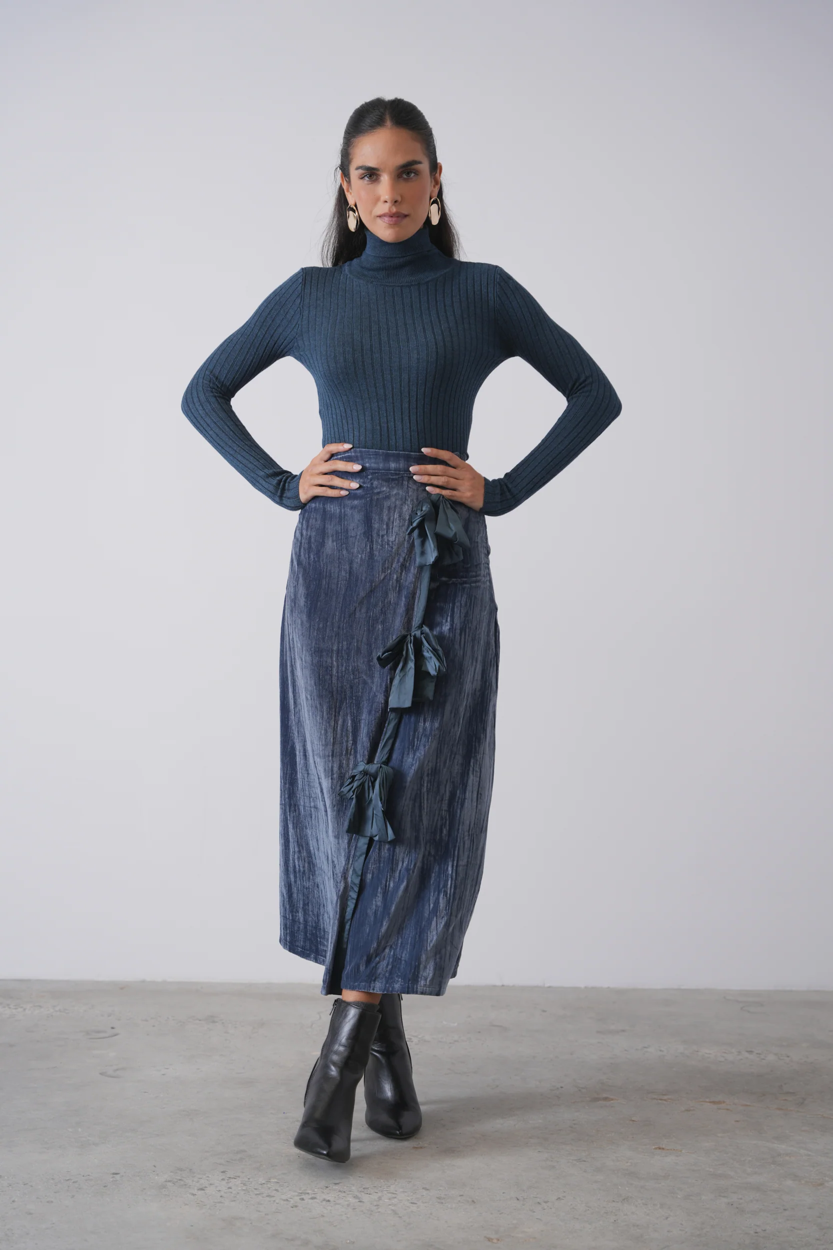 Velour Bow Skirt - Image 4