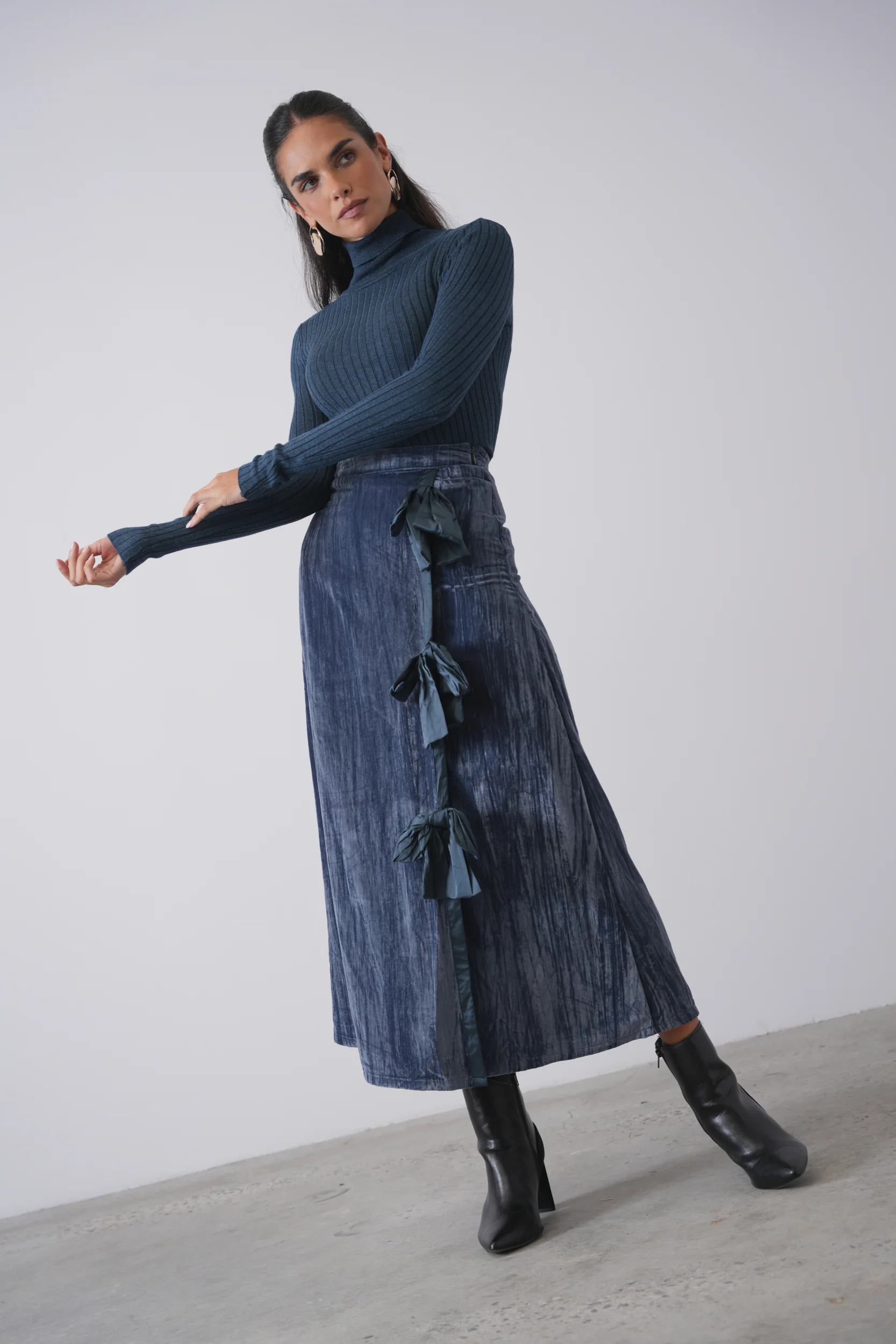 Velour Bow Skirt - Image 6