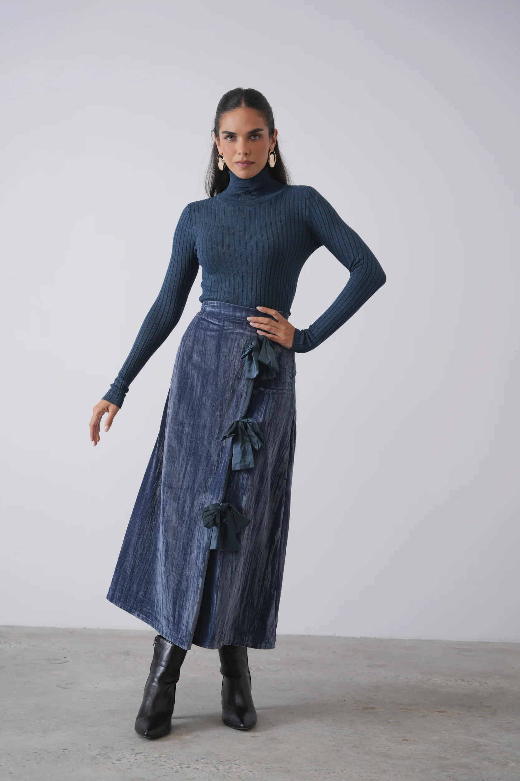 Velour Bow Skirt - Image 8