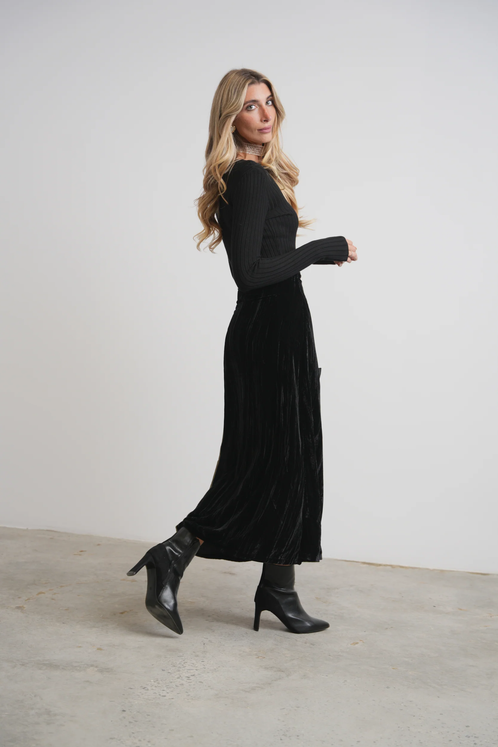 Velour Bow Skirt - Image 9