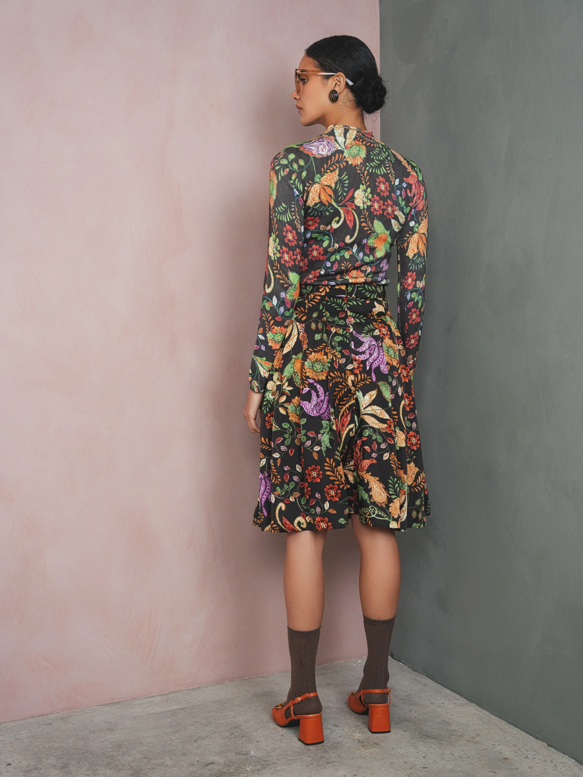 Buttoned Pleated Skirt - Image 8