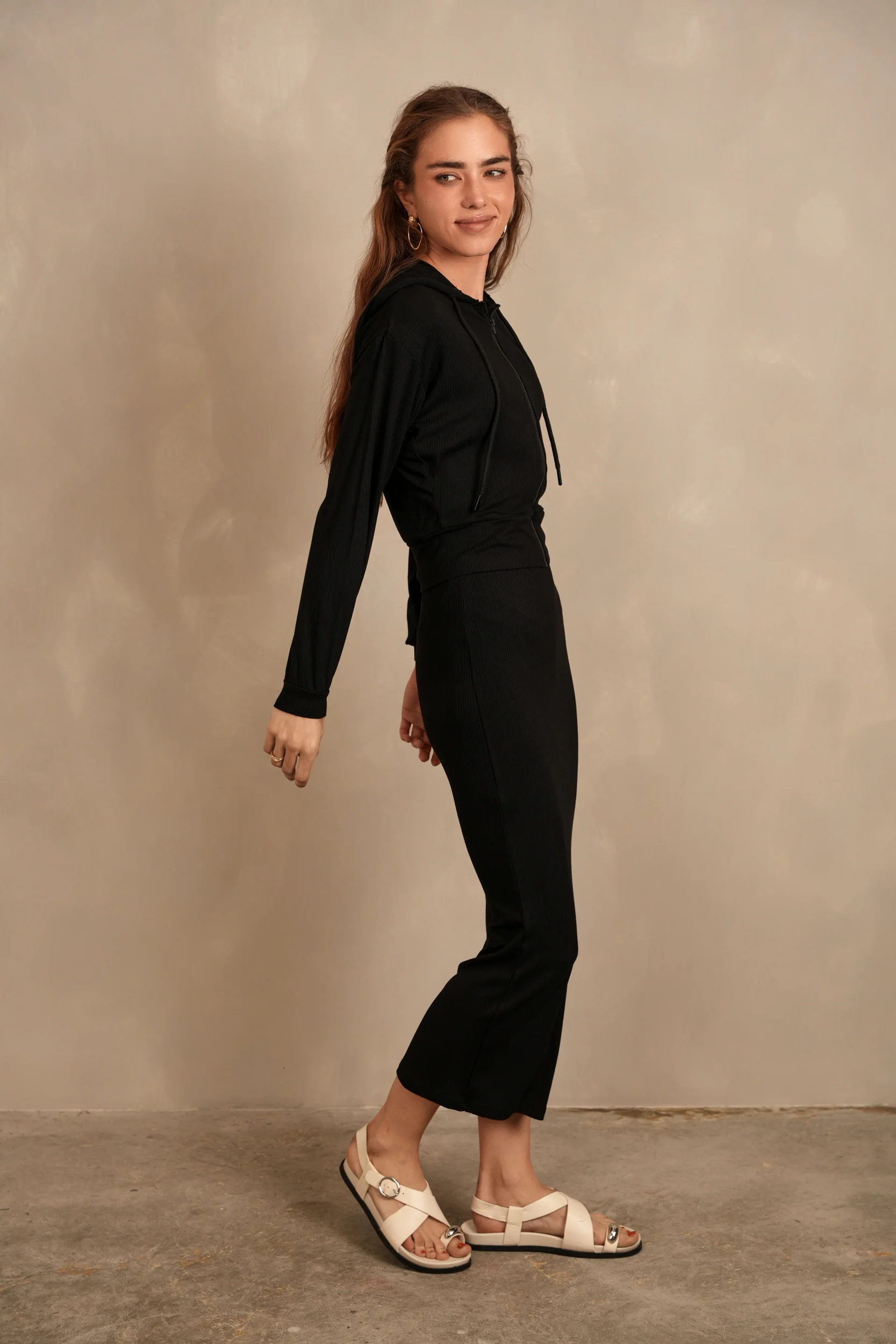 Soft Rib Cropped Zipper Hoodie - Image 10