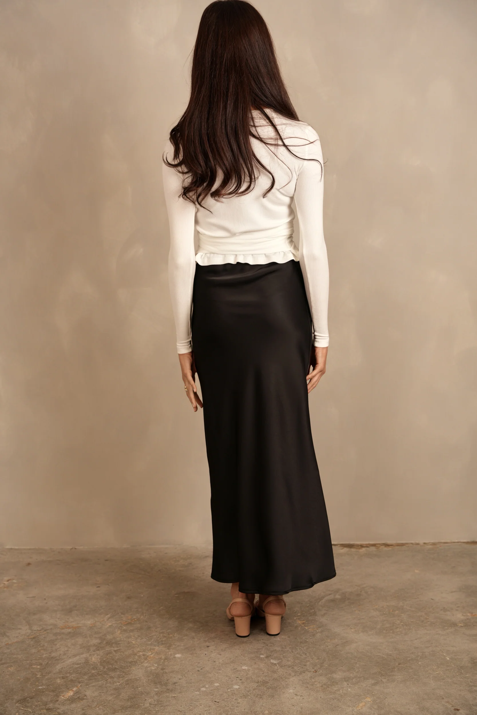 Soft Rib Tie V Tee - Image 8